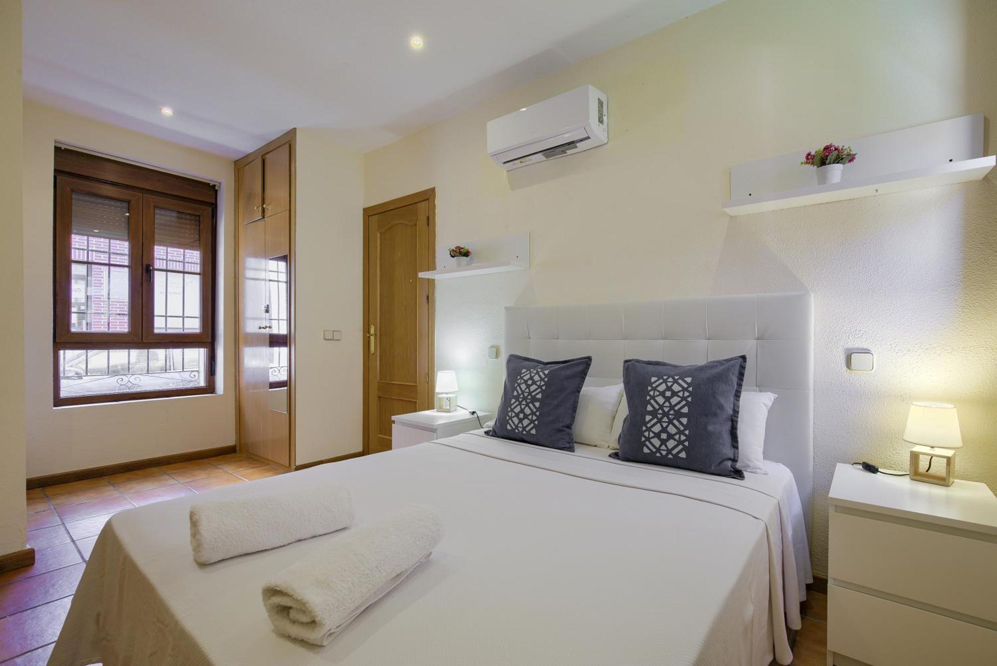 Casona 44 - Apartamento Para 2 Con Wifi, Ac Y Patio Exterior Alcalá de Henares Exterior foto